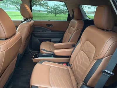 2024 Nissan Pathfinder Platinum