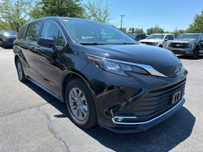 2024 Toyota Sienna XLE