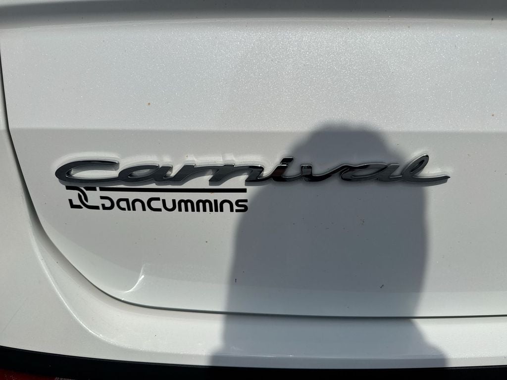 2022 Kia Carnival LX