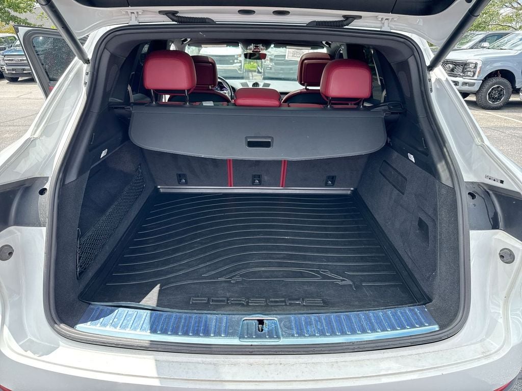 2022 Porsche Cayenne Platinum Edition