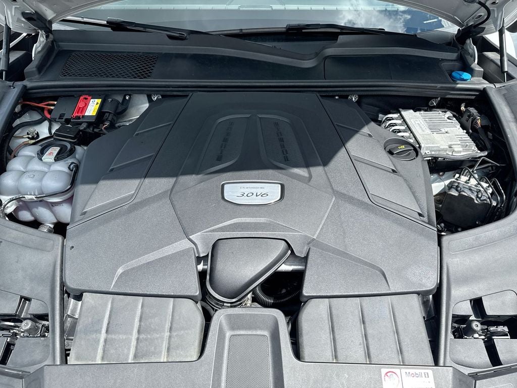 2022 Porsche Cayenne Platinum Edition