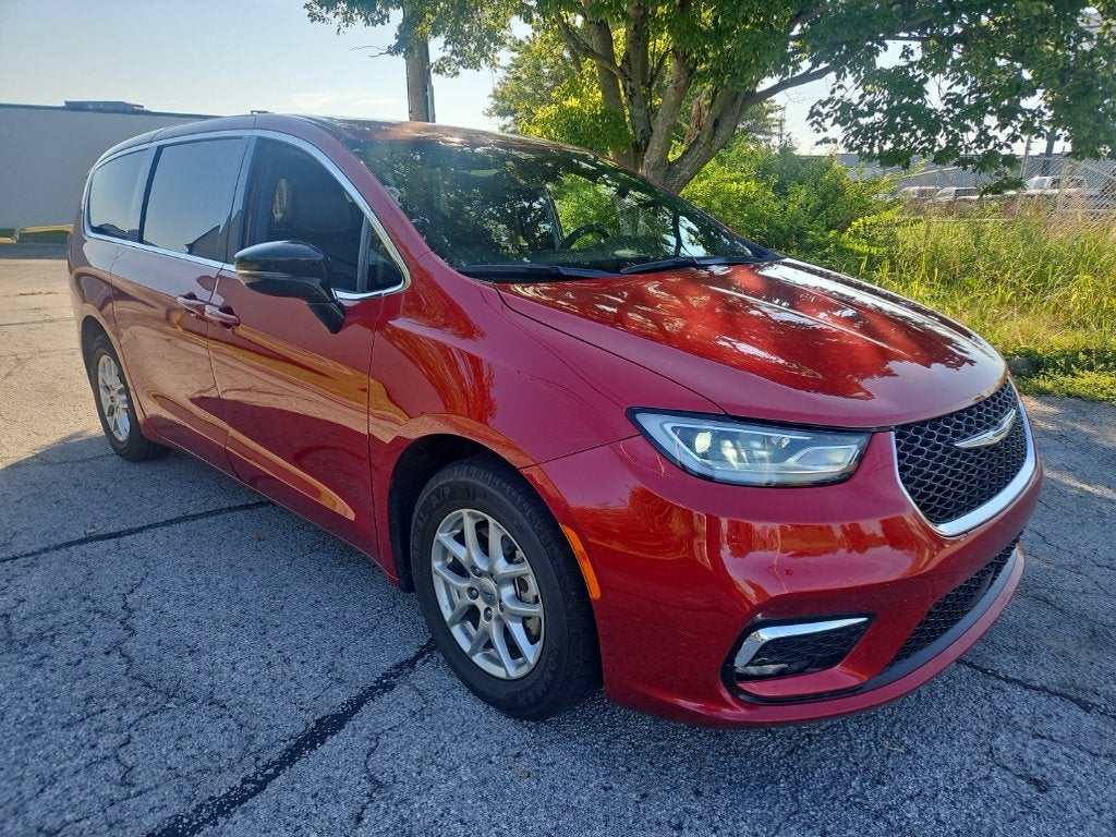 2025 Chrysler Pacifica Select