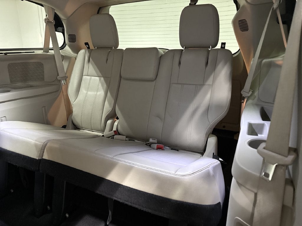 2014 Chrysler Town & Country Touring-L