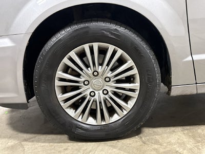 2014 Chrysler Town & Country Touring-L