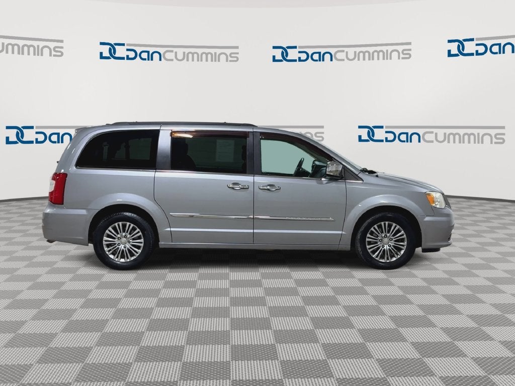 2014 Chrysler Town & Country Touring-L