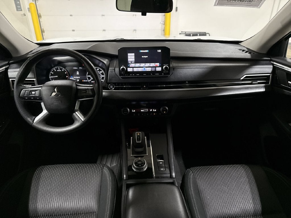 2024 Mitsubishi Outlander ES