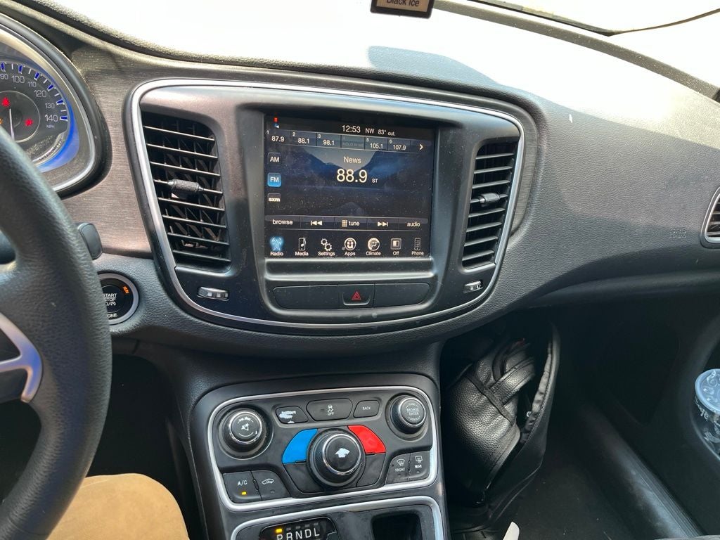 2016 Chrysler 200 Limited
