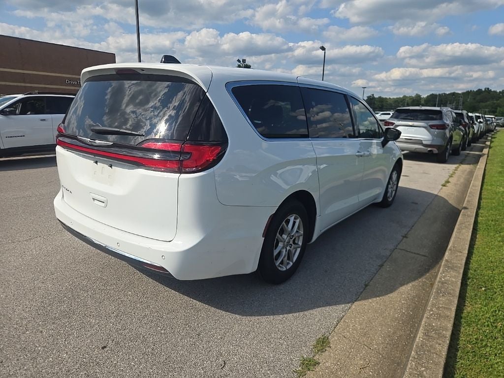 2025 Chrysler Pacifica Select