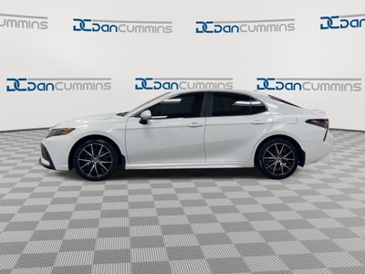 2022 Toyota Camry Hybrid SE