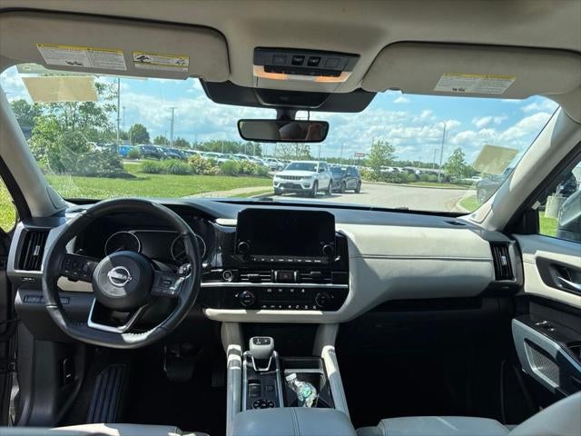 2024 Nissan Pathfinder SL