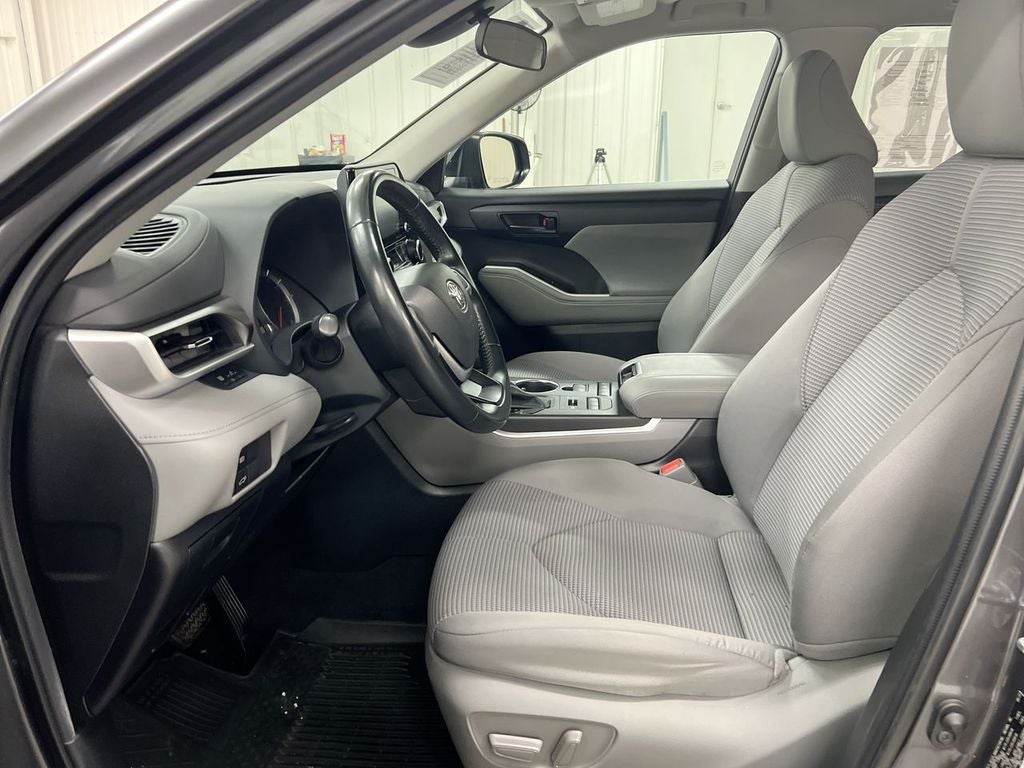 2022 Toyota Highlander LE