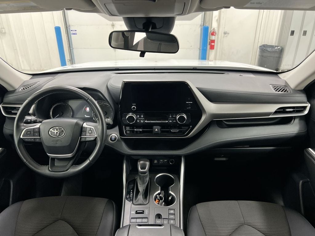 2025 Toyota Highlander LE