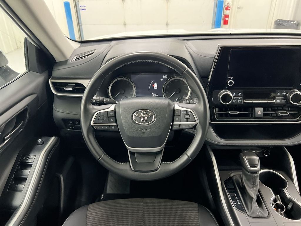 2025 Toyota Highlander LE