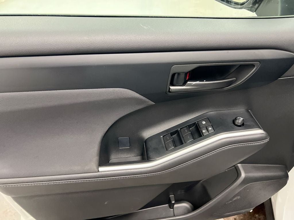 2025 Toyota Highlander LE
