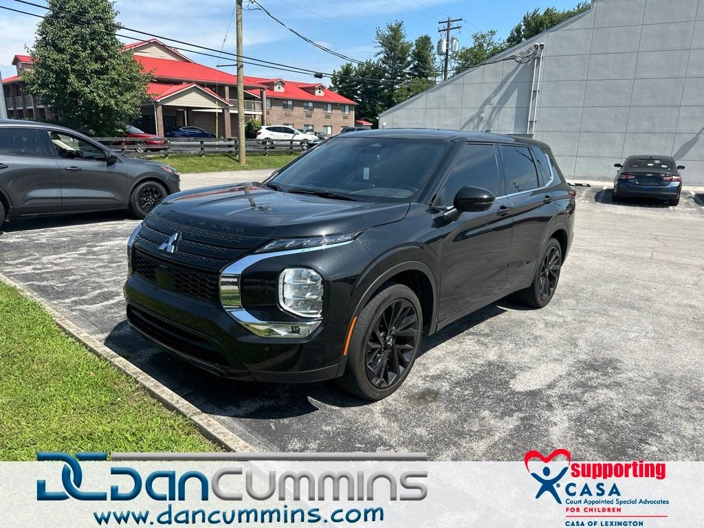 2023 Mitsubishi Outlander Base