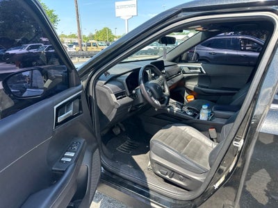 2023 Mitsubishi Outlander Base