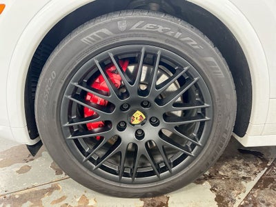 2016 Porsche Cayenne GTS