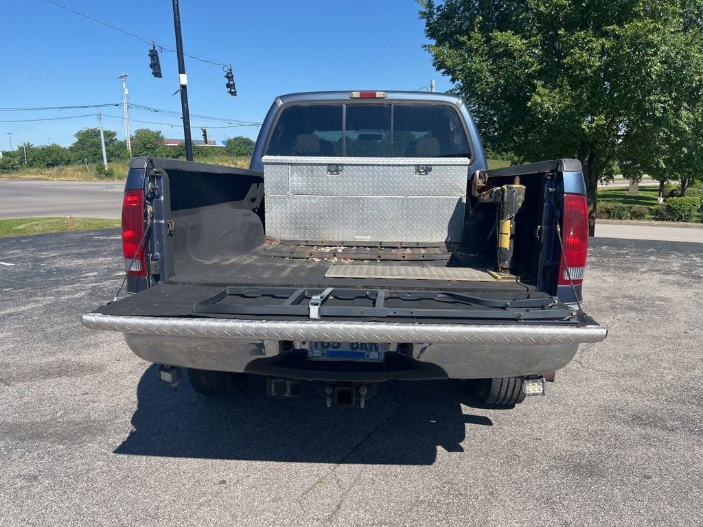 2004 Ford Super Duty F-350 SRW XL