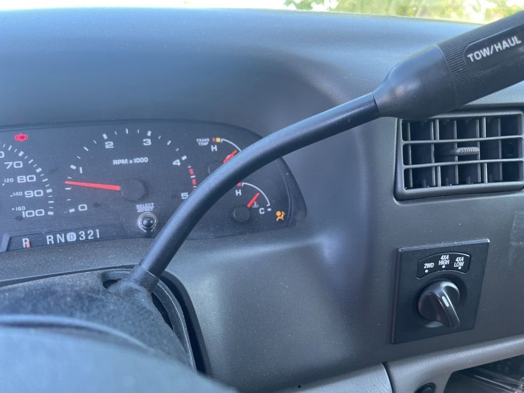 2004 Ford Super Duty F-350 SRW XL