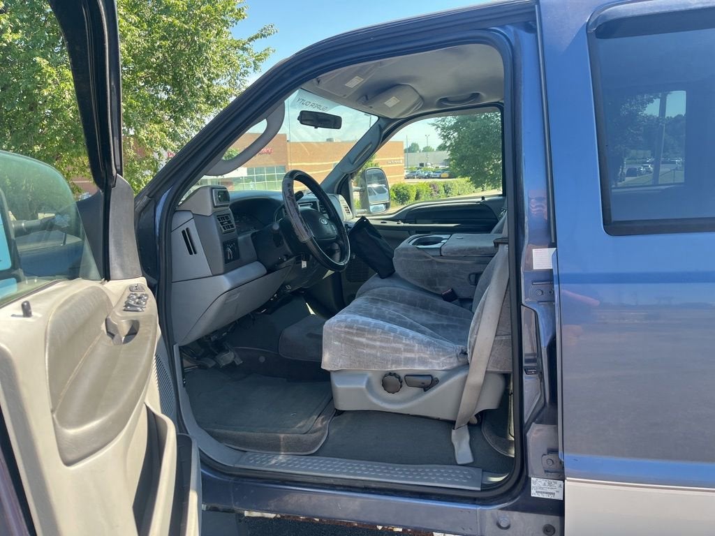 2004 Ford Super Duty F-350 SRW XL