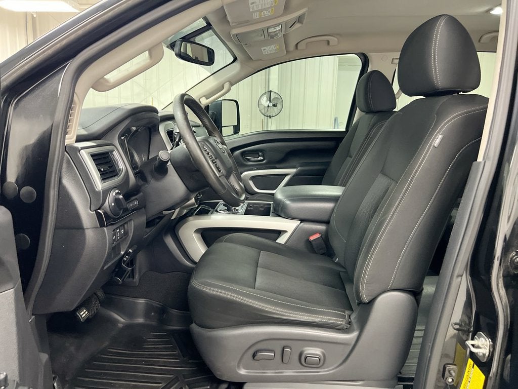 2017 Nissan Titan SV