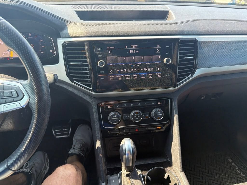2022 Volkswagen Atlas Cross Sport 2.0T SEL R-Line