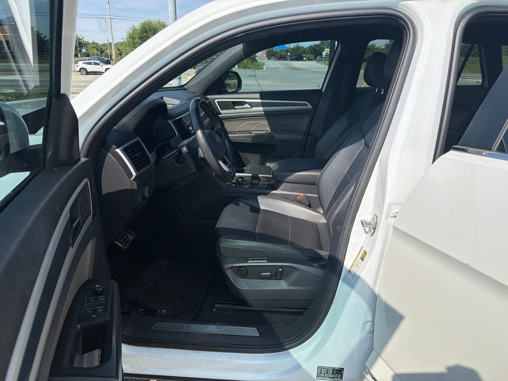 2022 Volkswagen Atlas Cross Sport 2.0T SEL R-Line