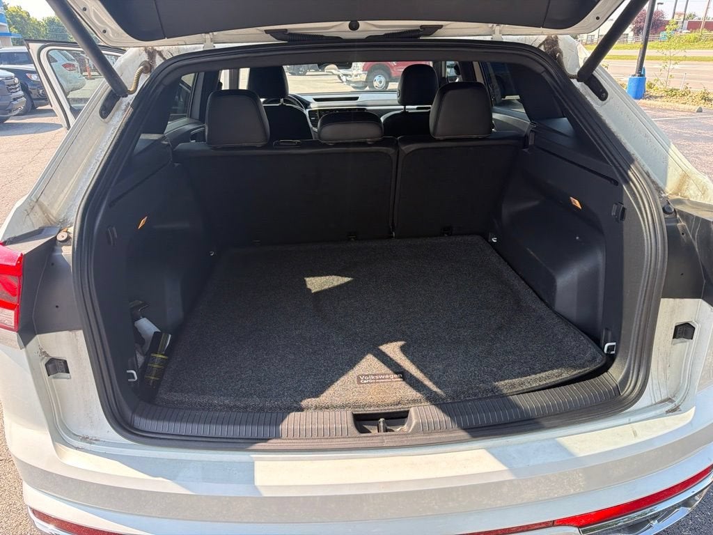 2022 Volkswagen Atlas Cross Sport 2.0T SEL R-Line