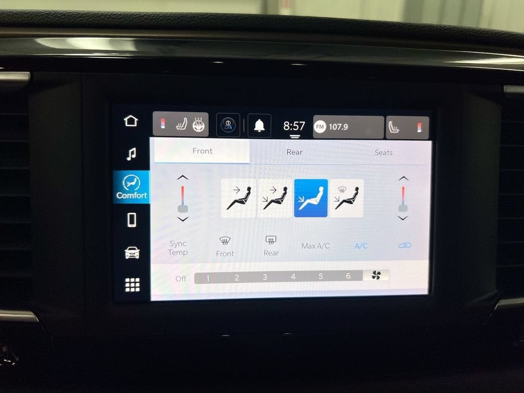 2023 Chrysler Voyager LX