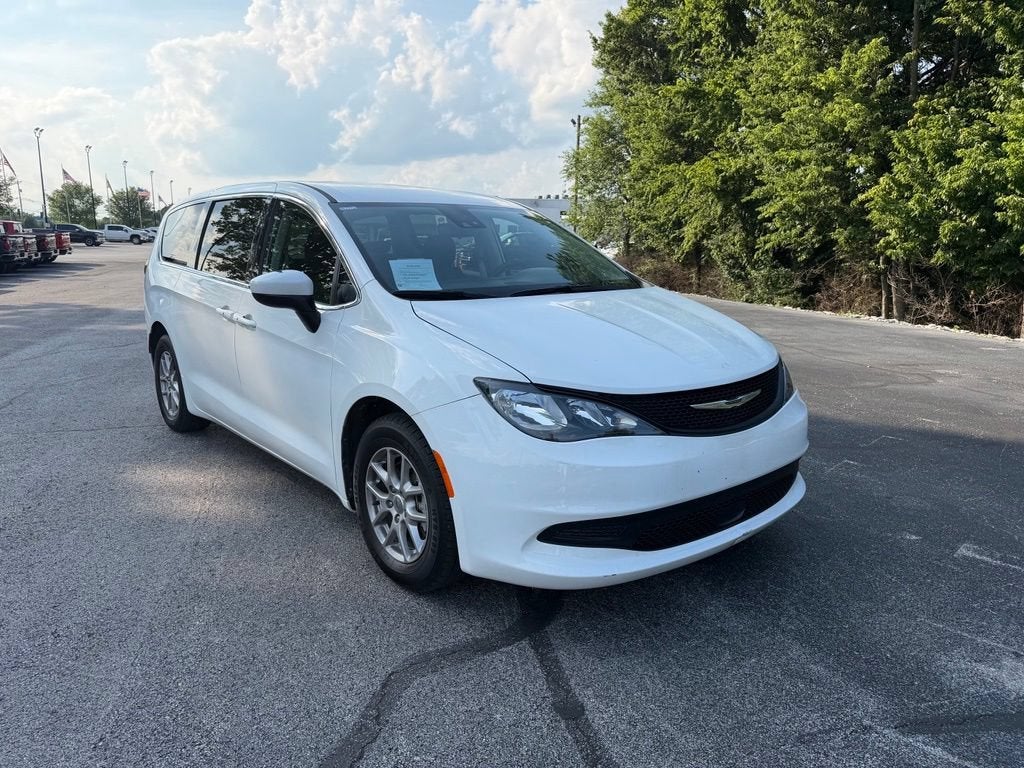 2023 Chrysler Voyager LX