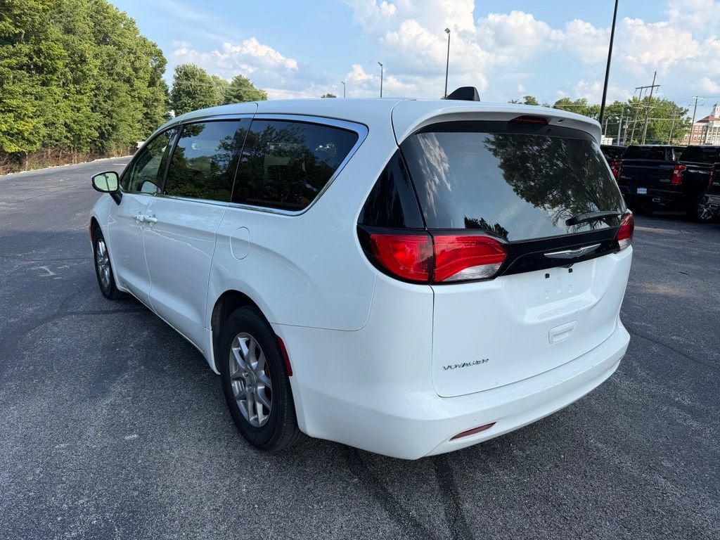 2023 Chrysler Voyager LX