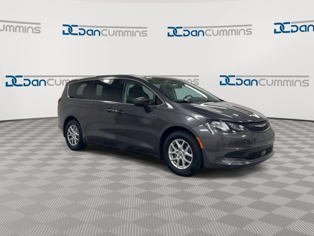 2022 Chrysler Voyager LX