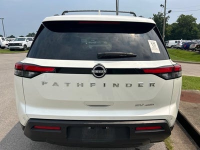 2024 Nissan Pathfinder SV
