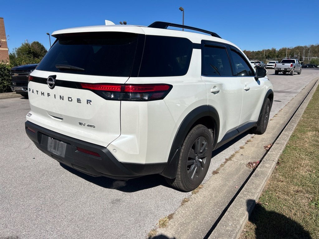 2024 Nissan Pathfinder SV