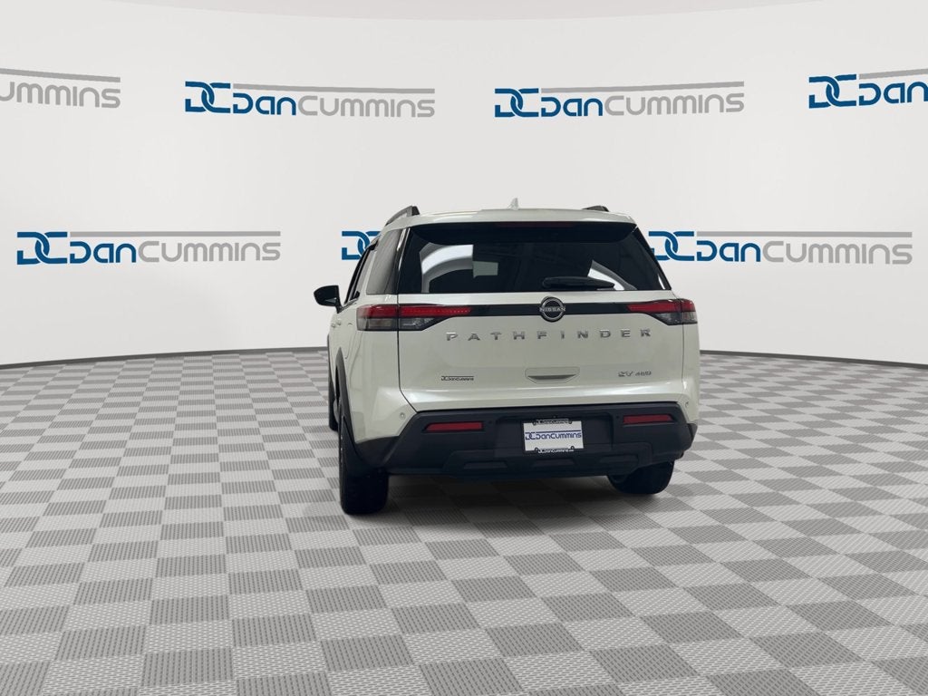 2024 Nissan Pathfinder SV