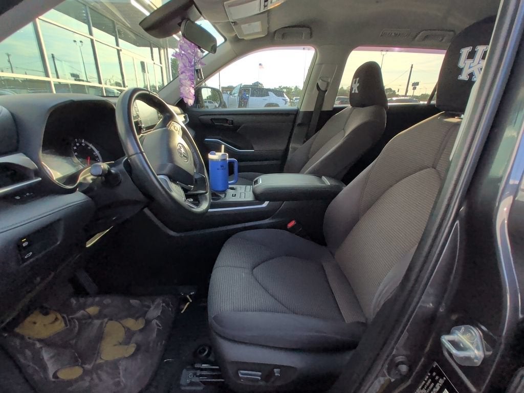 2022 Toyota Highlander LE