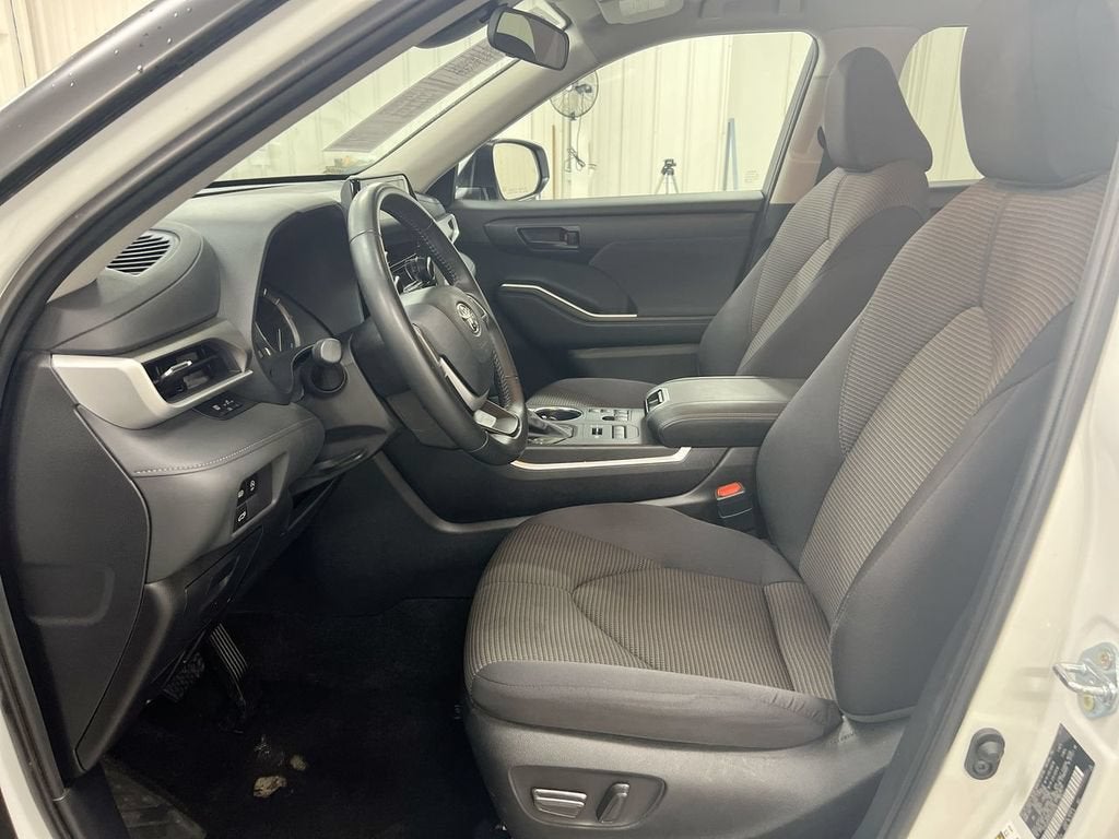 2025 Toyota Highlander LE