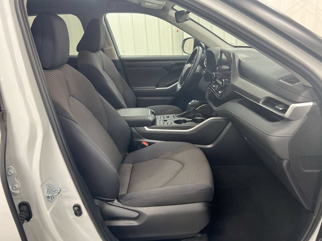 2025 Toyota Highlander LE