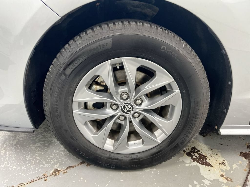 2023 Toyota Sienna LE