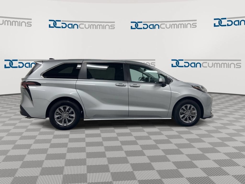 2023 Toyota Sienna LE