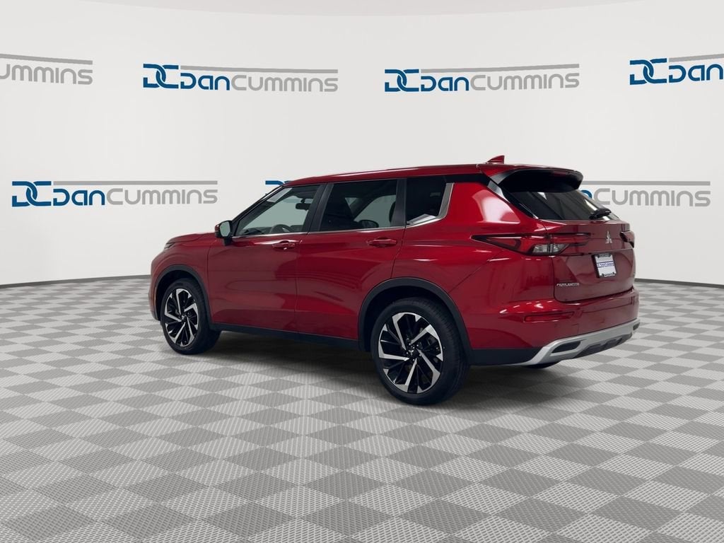 2023 Mitsubishi Outlander SE