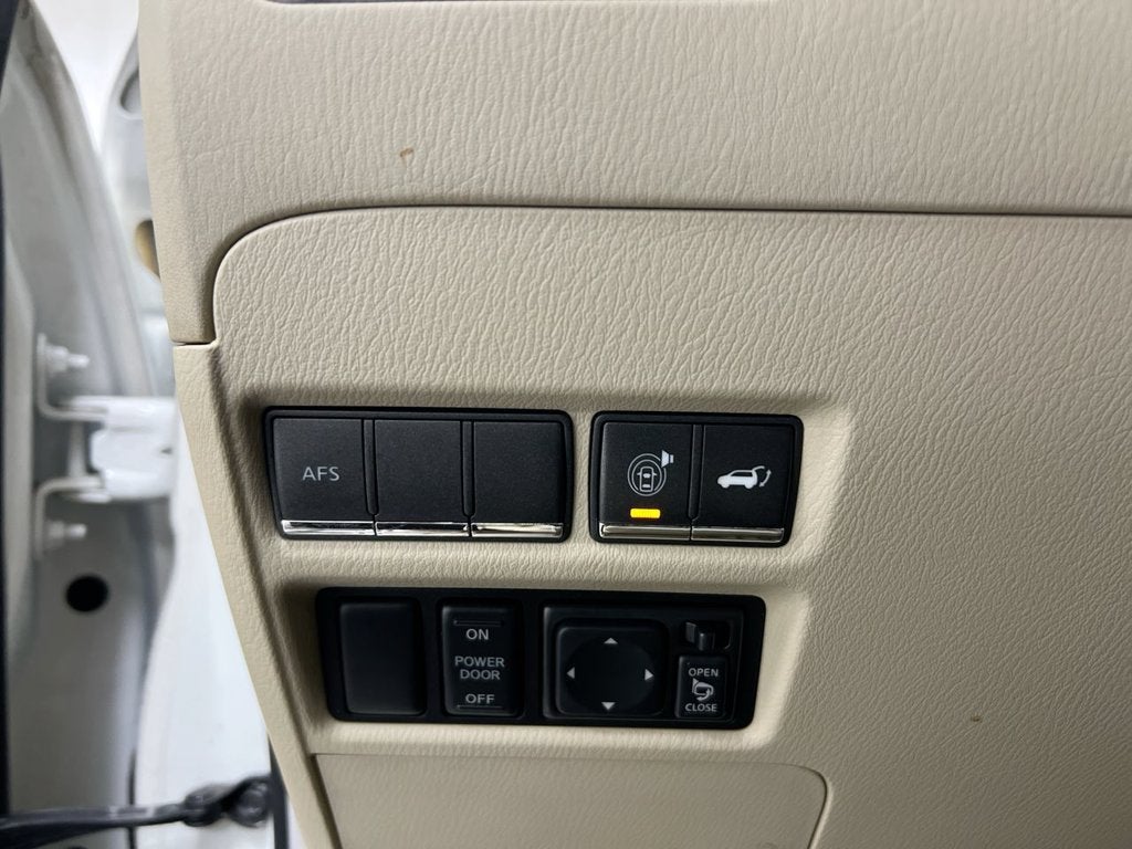 2011 INFINITI QX56 7-passenger