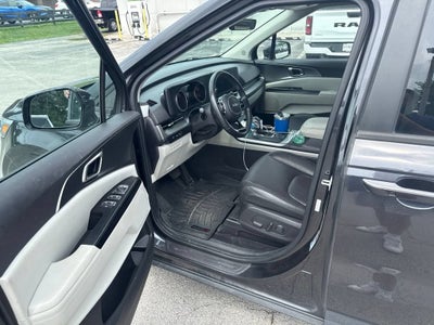 2023 Kia Carnival LX