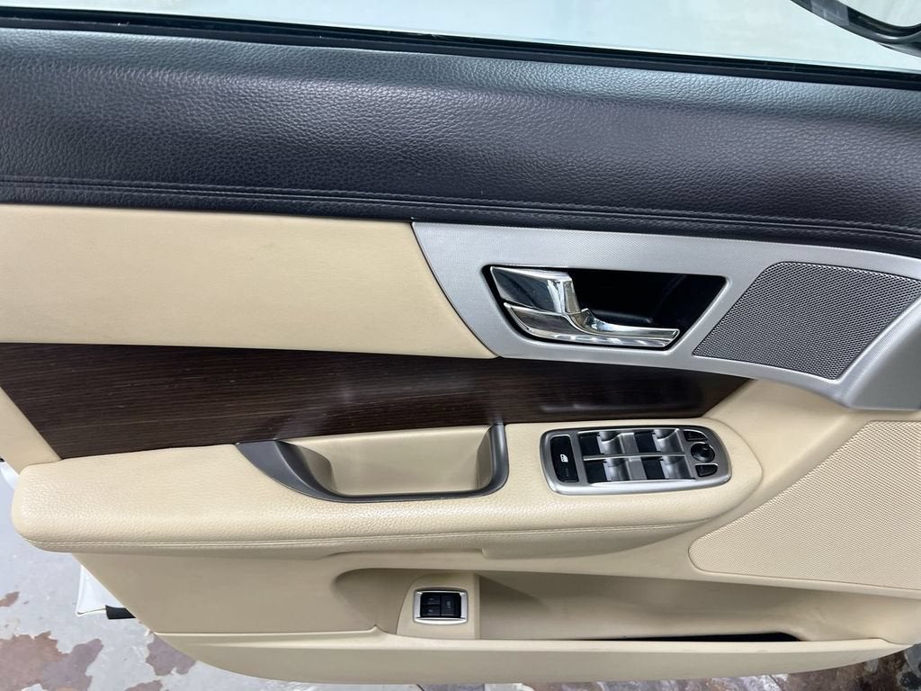 2012 Jaguar XF 4dr Sdn