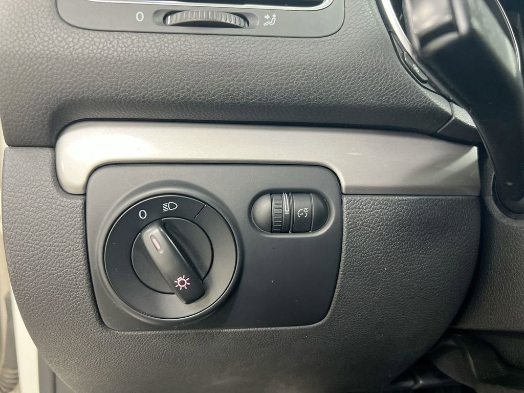 2011 Volkswagen Golf 4dr HB Auto