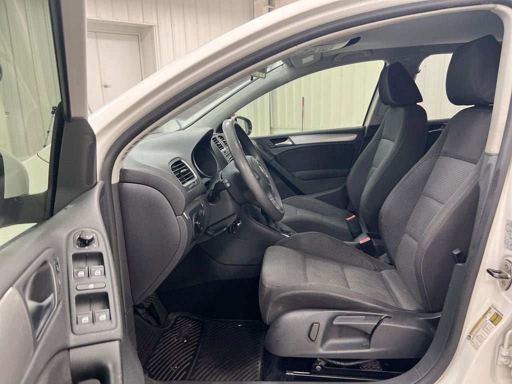 2011 Volkswagen Golf 4dr HB Auto