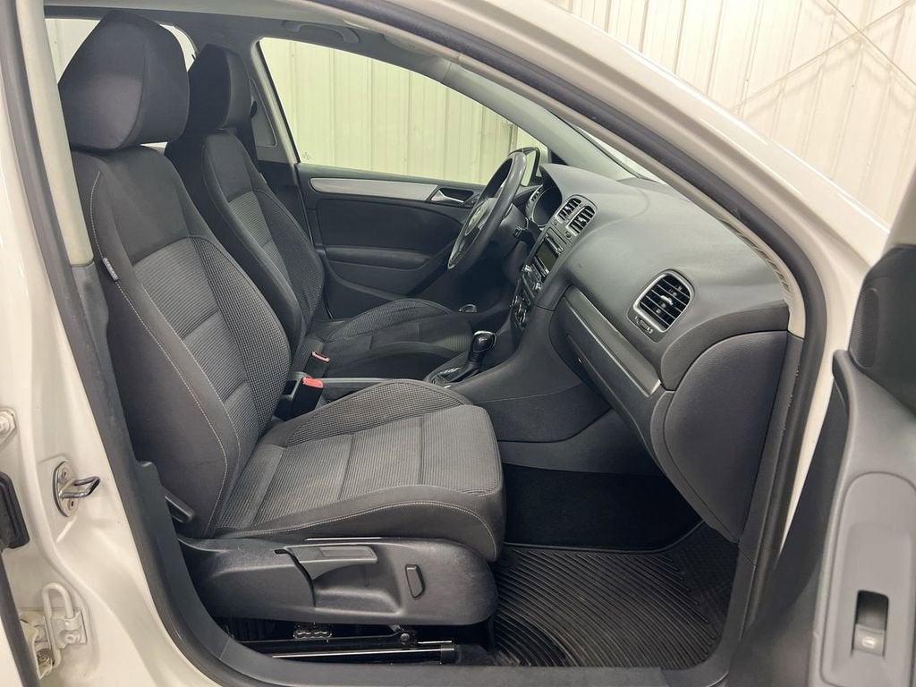 2011 Volkswagen Golf 4dr HB Auto