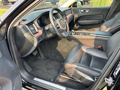 2023 Volvo XC60 Plus Dark Theme