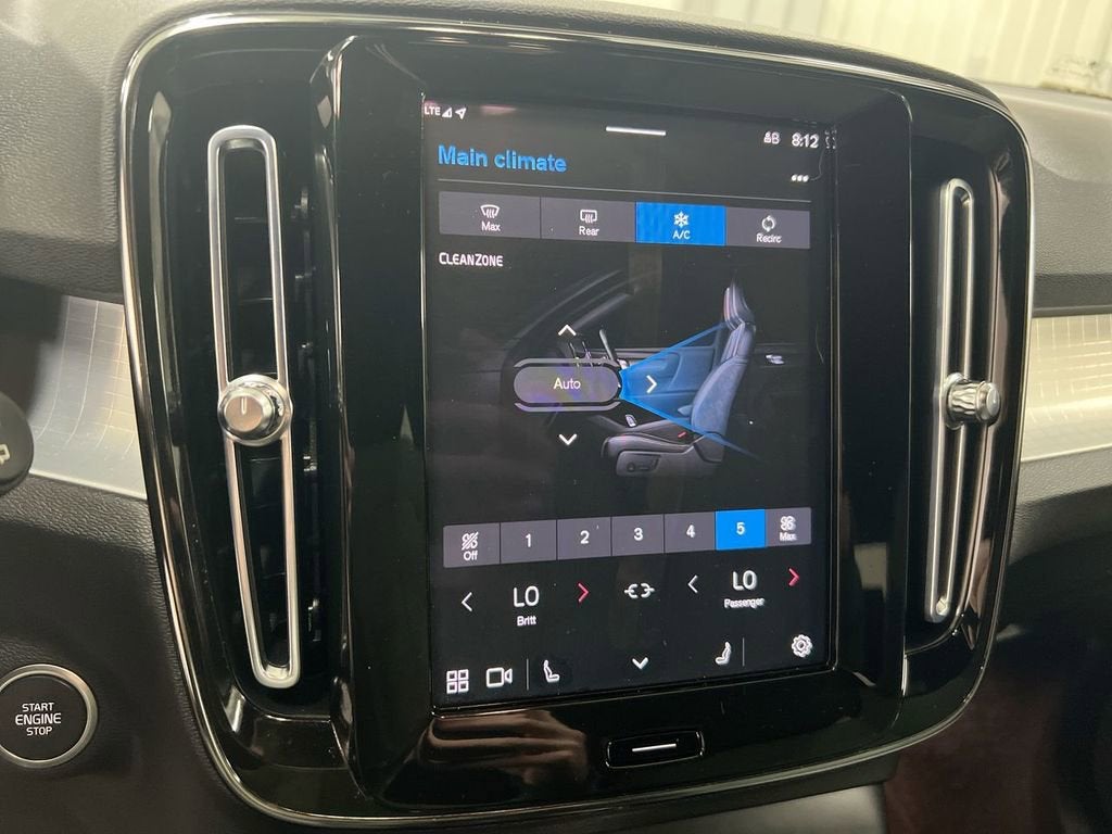2023 Volvo XC40 Core
