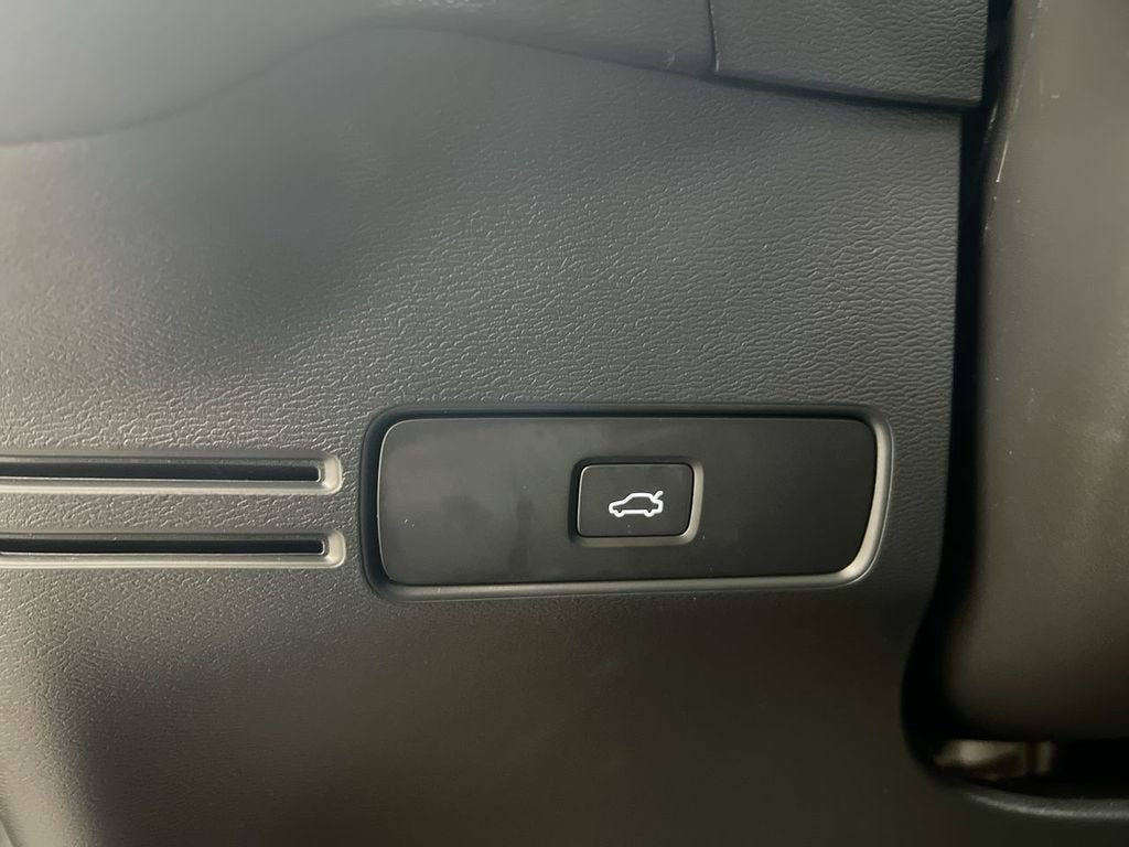 2023 Volvo XC40 Core